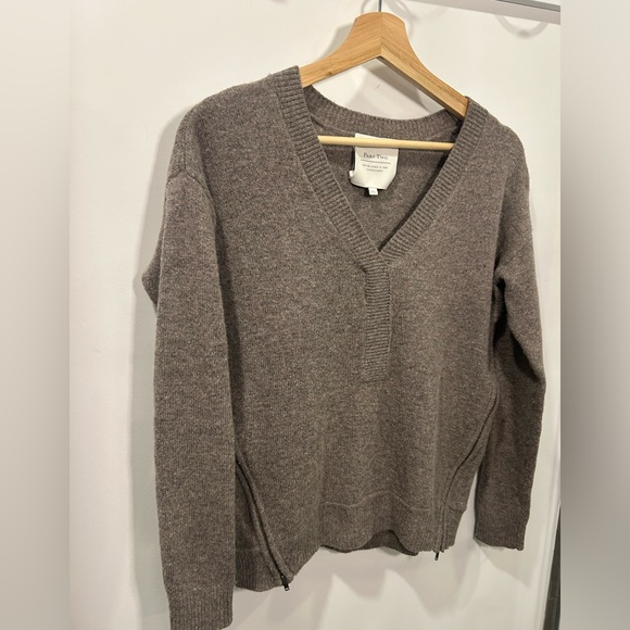 Part two sweather - Picture 1 of 3